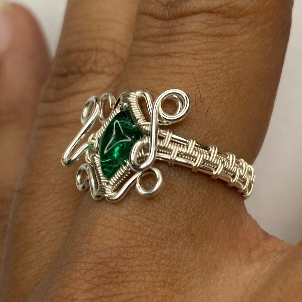 Artisan Silver and Green Wire Ring - Picture 2 of 4